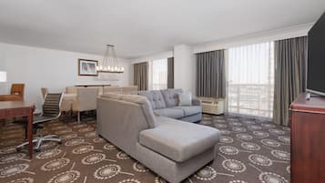 Suite, 1 King Bed with Sofa bed, Non Smoking (Parlor) | Premium bedding, desk, iron/ironing board, free cribs/infant beds