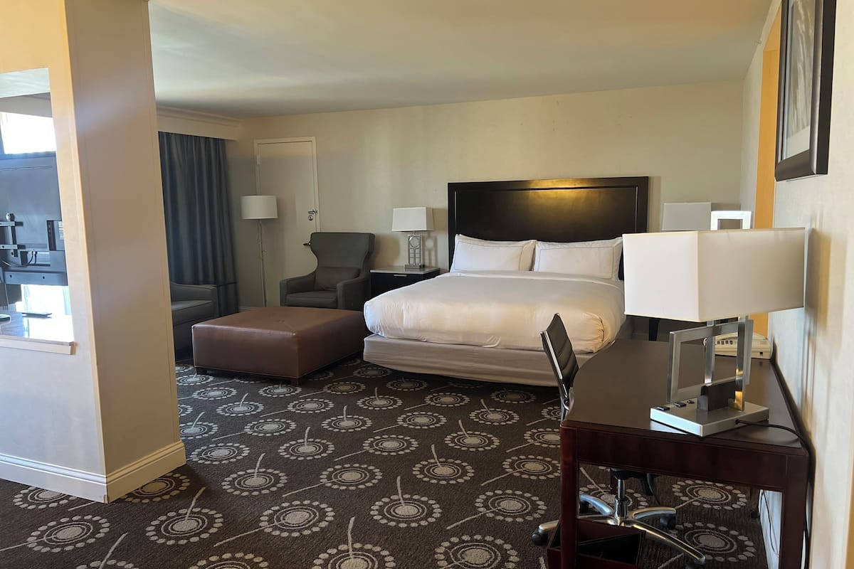 Suite, 1 King Bed with Sofa bed, Non Smoking (Parlor) | Premium bedding, desk, iron/ironing board, free cribs/infant beds