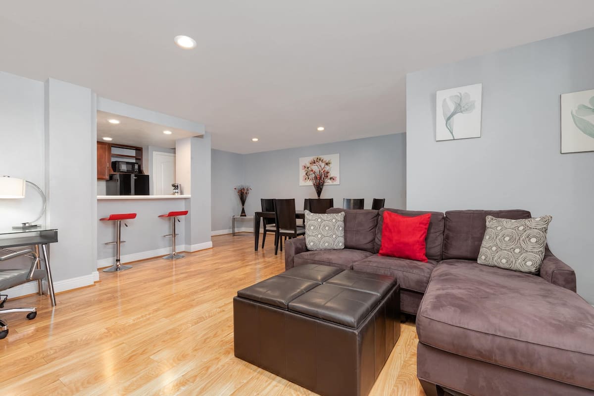 Suite presidencial, 1 cama de matrimonio grande, no fumadores | Ropa de cama de alta calidad, escritorio, tabla de planchar con plancha