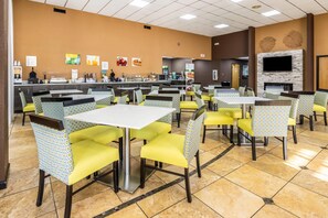 Free buffet breakfast 