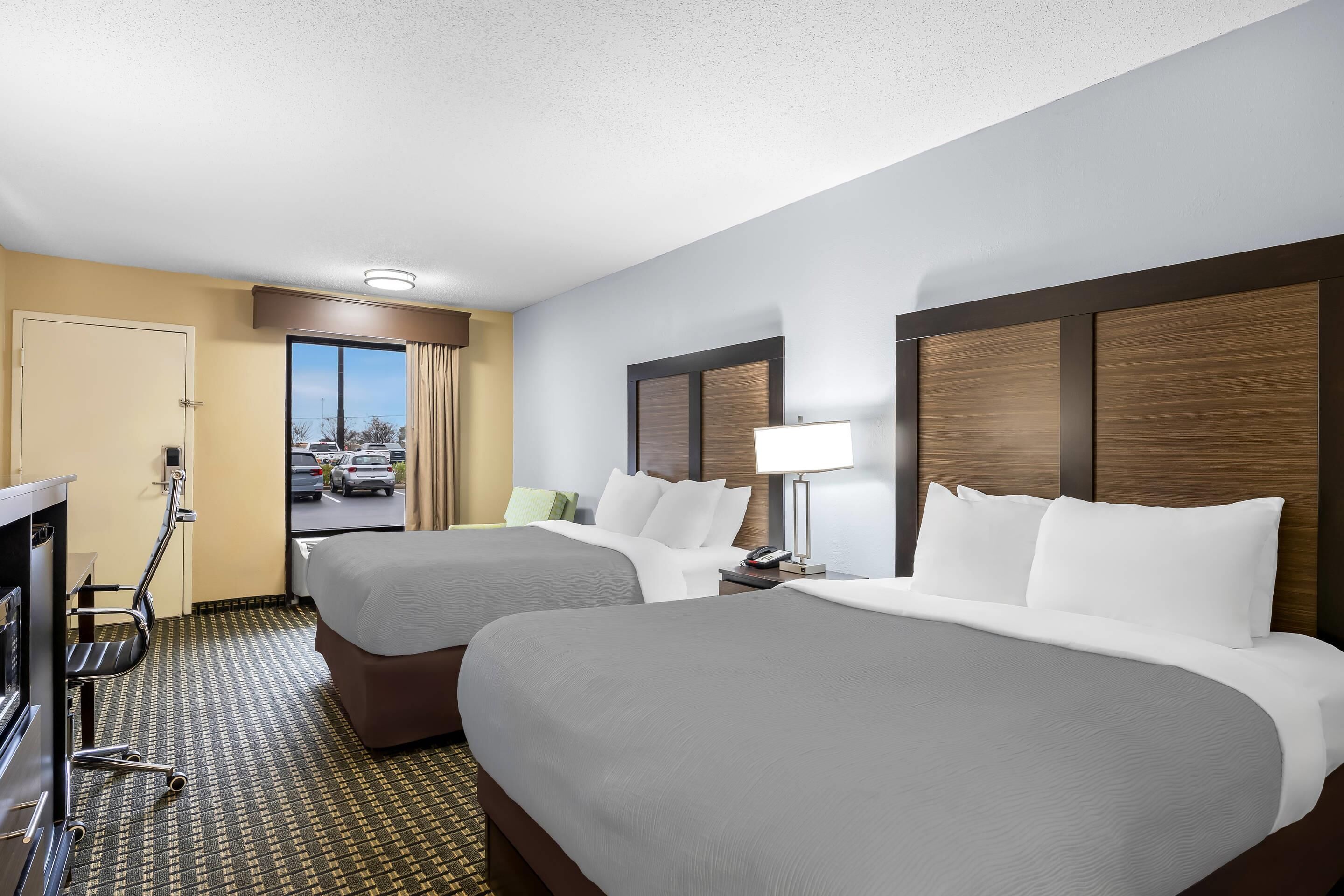 Habitació estàndard, 2 llits de matrimoni, no fumadors | Planxa i posts de planxar, llits addicionals i wifi gratuïta 