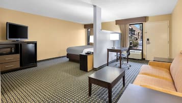 Standard Room, 1 King Bed, Smoking | Iron/ironing board, rollaway beds, free WiFi, bed sheets