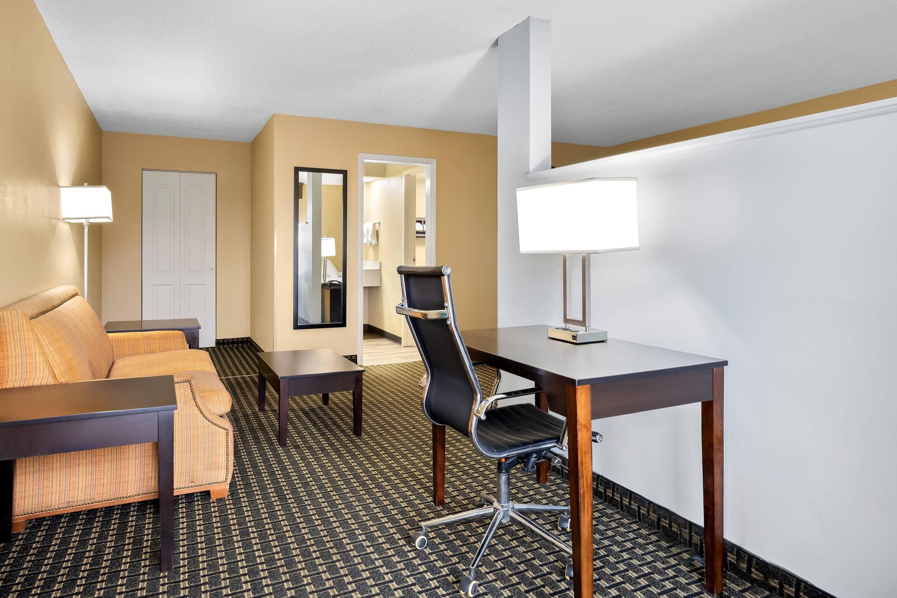 Habitació estàndard, 1 llit de matrimoni gran, fumadors | Planxa i posts de planxar, llits addicionals i wifi gratuïta 