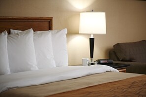 Premium bedding, pillow-top beds, individually decorated - Comfort Inn Rimouski (Rimouski)