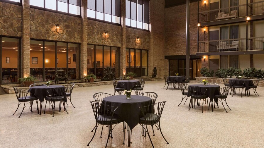 Park Inn by Radisson Sharon