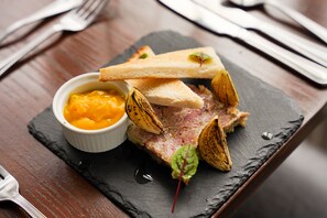 매일 뷔페 아침 식사 유료