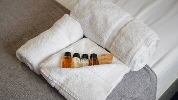 Standard Room, 3 Single Beds (Triple Room) | Bathroom