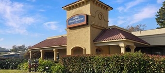 Howard Johnson by Wyndham Sacramento Downtown