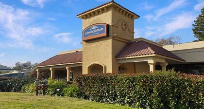 Howard Johnson by Wyndham Sacramento Downtown