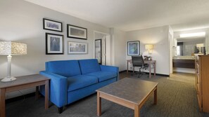 Suite, varias camas, para no fumadores (River View) | Ropa de cama de alta calidad, camas con pillow-top y escritorio 