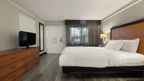 Habitación, 1 cama de matrimonio, accesible para personas con discapacidad, no fumadores (Mobility) | Ropa de cama de alta calidad y colchones con acolchado adicional