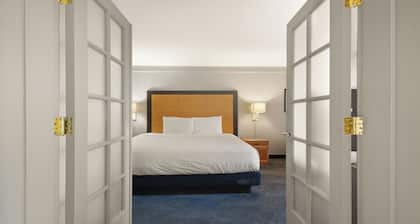 Howard Johnson by Wyndham Sacramento Downtown