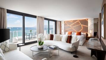 Suite Luxe, 1 trÚs grand lit et 1 canapé-lit, non-fumeurs, vue mer (Balcony) | 1 chambre, literie de qualité supérieure, surmatelas, minibar