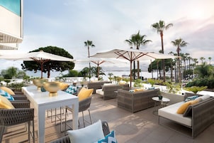 Bar (en la propiedad)