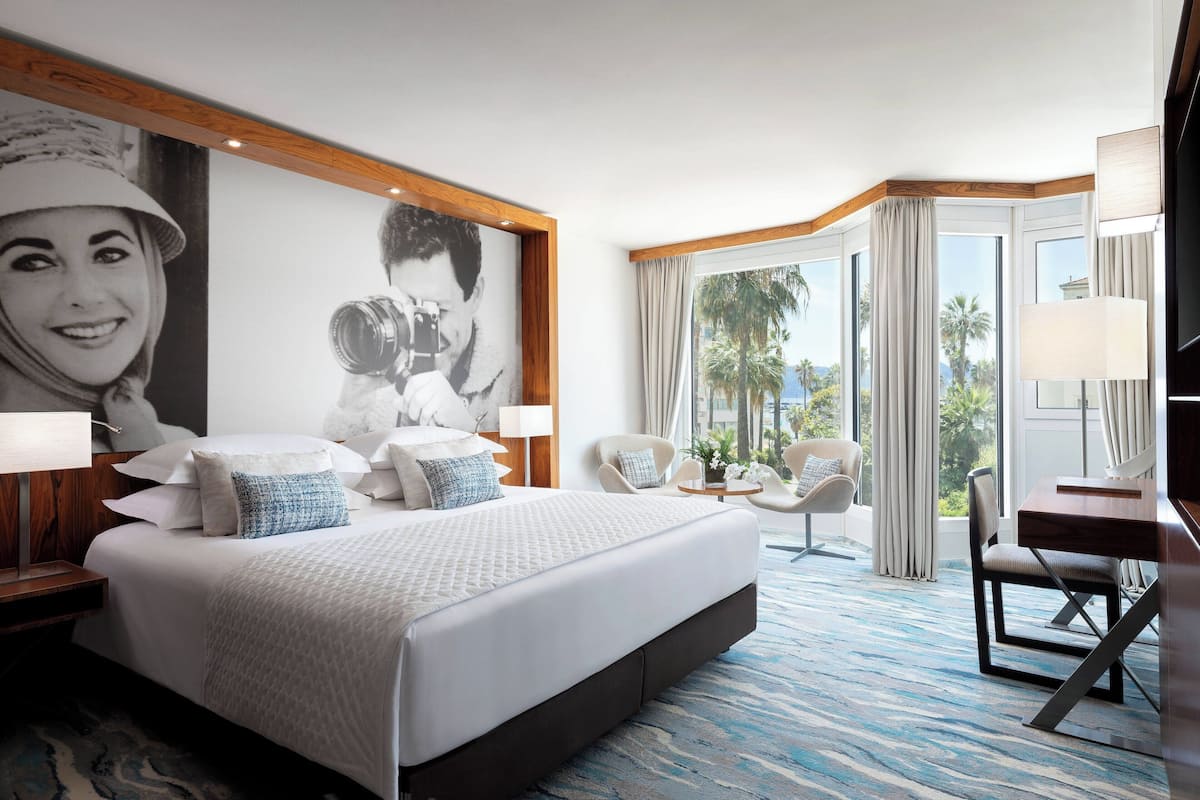 Deluxe Room, 1 King Bed, Non Smoking, Garden View | 1 bedroom, premium bedding, pillow-top beds, minibar