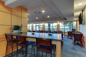 Exterior - Holiday Inn Express Aberdeen by IHG (Aberdeen)