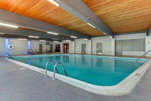 Una piscina cubierta