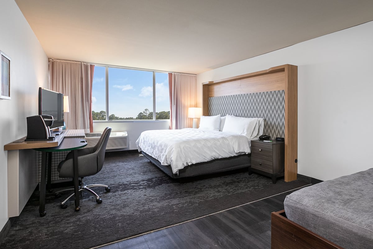 Egyptian cotton sheets, premium bedding, pillowtop beds, in-room safe