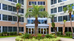 A modern building with multiple floors, large windows, and a central entrance. - Holiday Inn Panama City by IHG (Panama City)