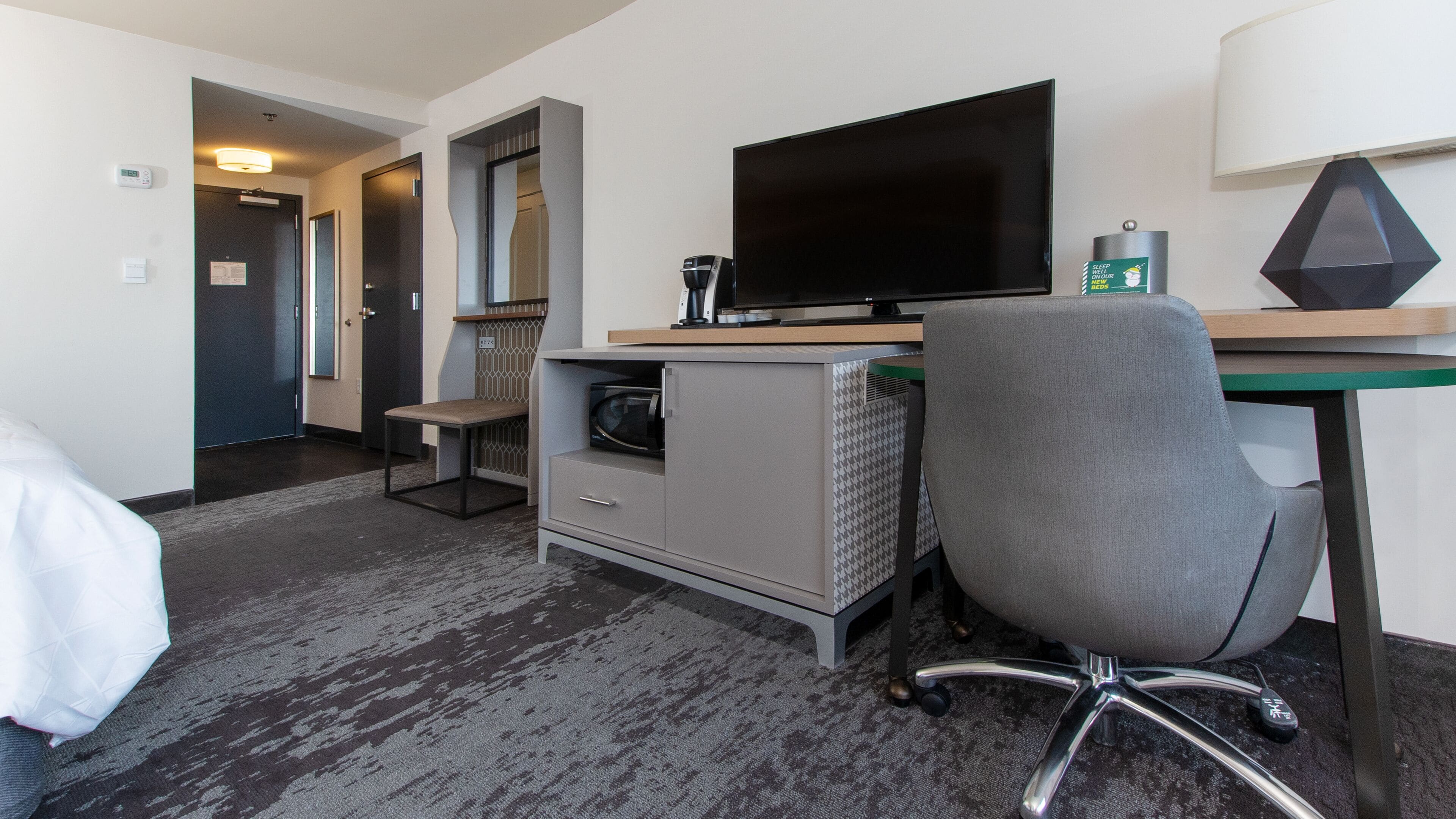 1 bedroom, egyptian cotton sheets, premium bedding, pillow-top beds