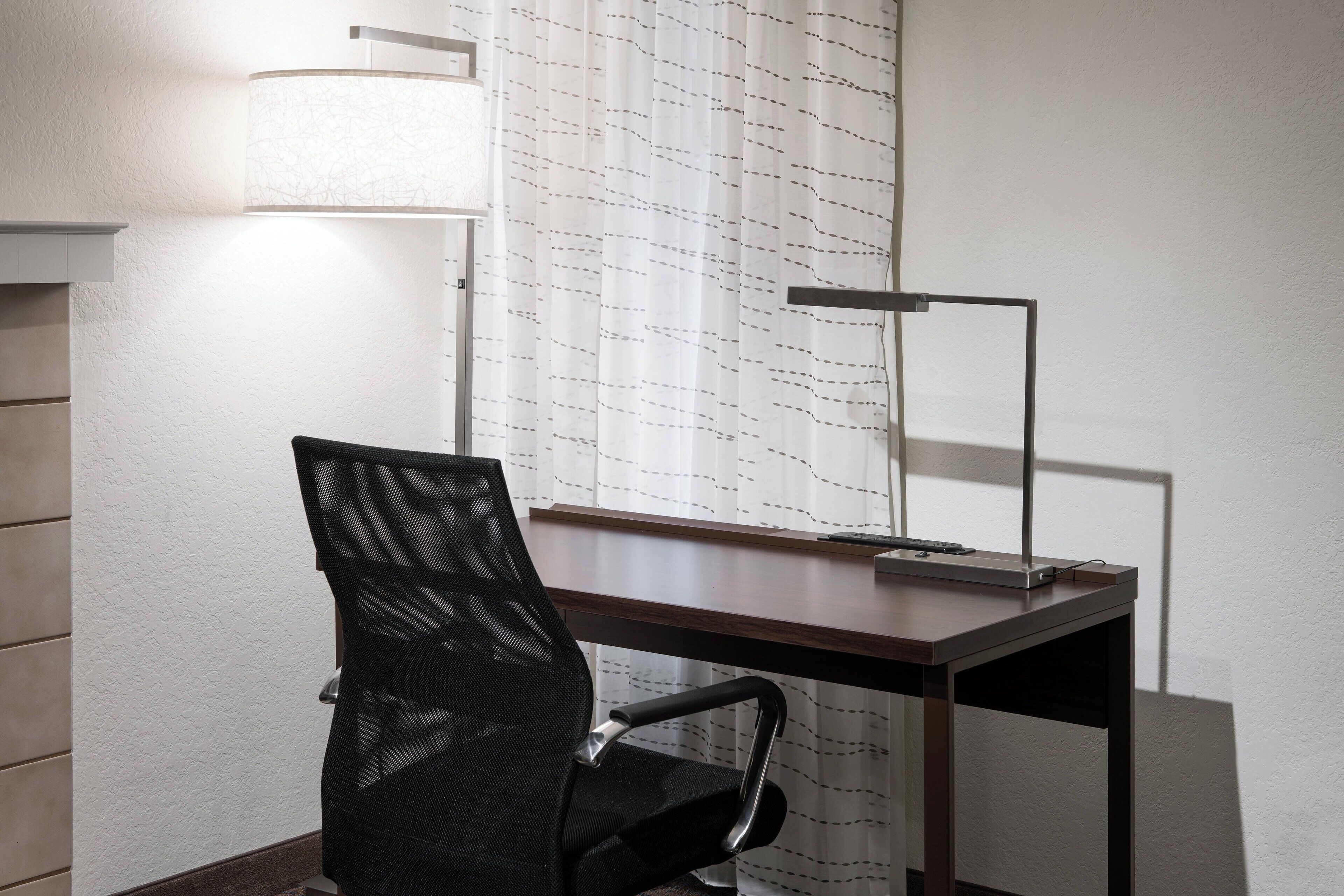 1 bedroom, premium bedding, desk, laptop workspace