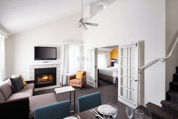 Penthouse, 2 chambres, cheminée | Literie de qualité supérieure, bureau