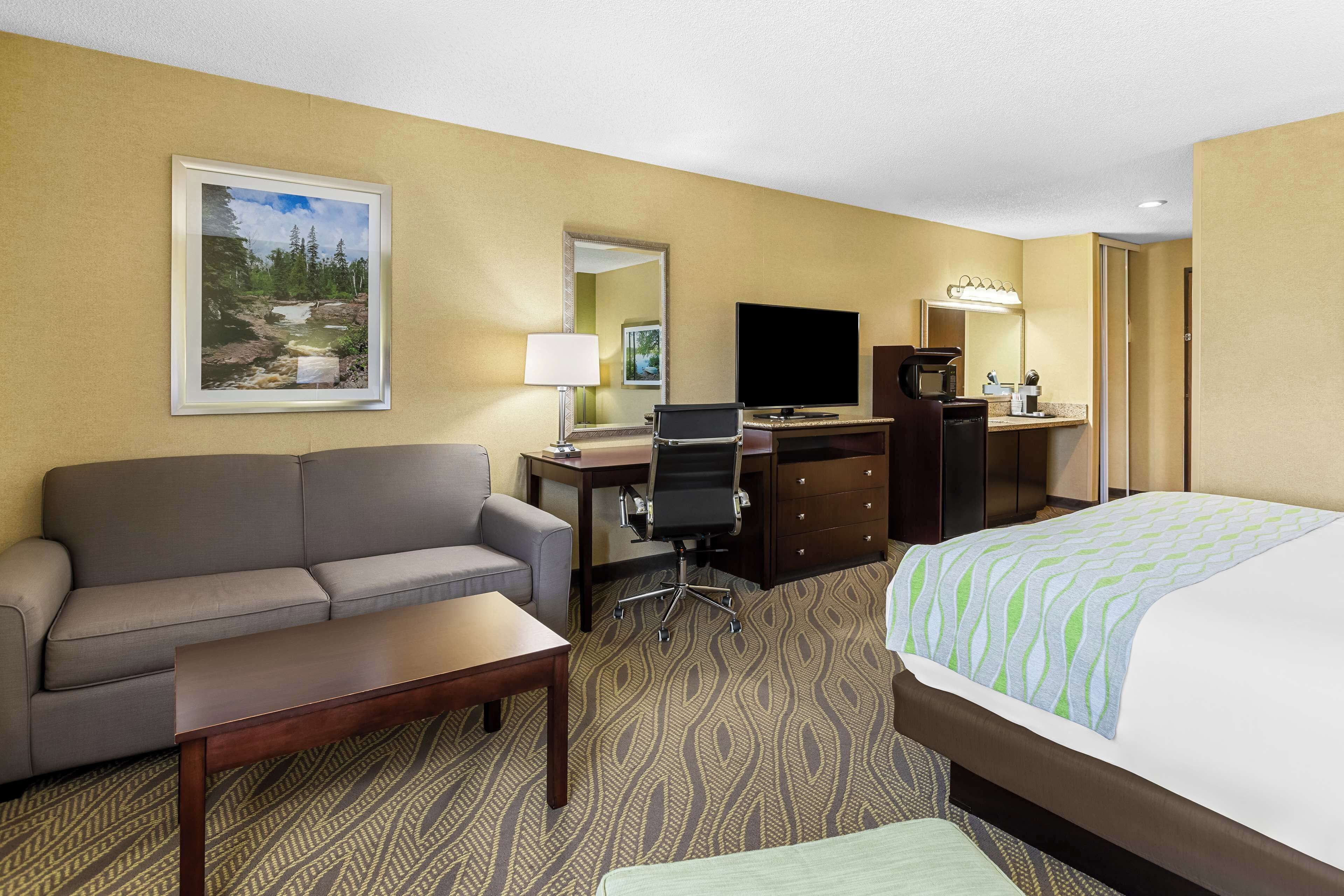 hypo-allergenic bedding, in-room safe, desk, laptop workspace