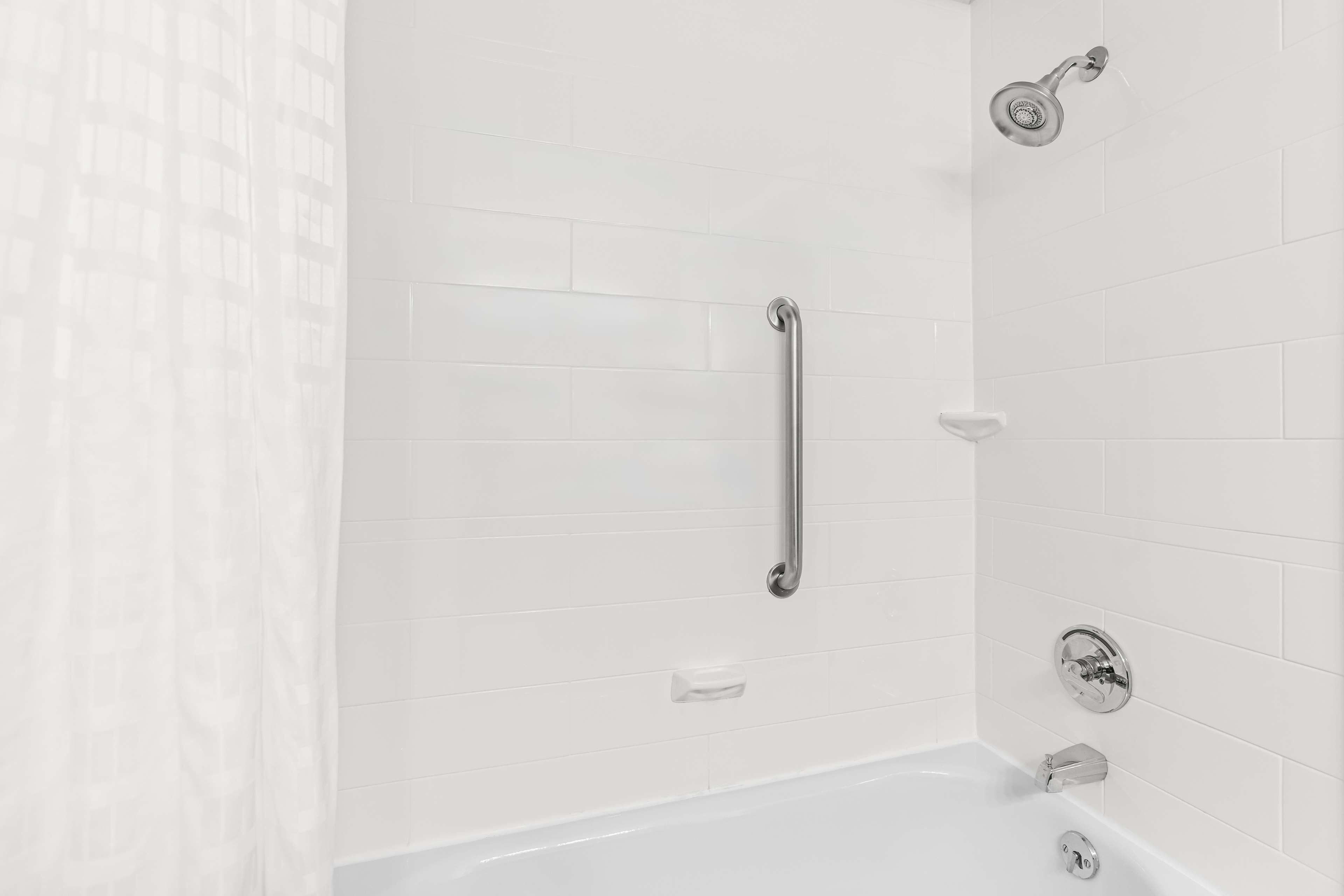 combined shower/bathtub, eco-friendly toiletries, hair dryer, towels