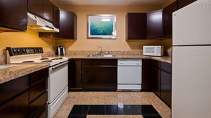 Suite, Multiple Beds, Non Smoking, Kitchen | Private kitchenette