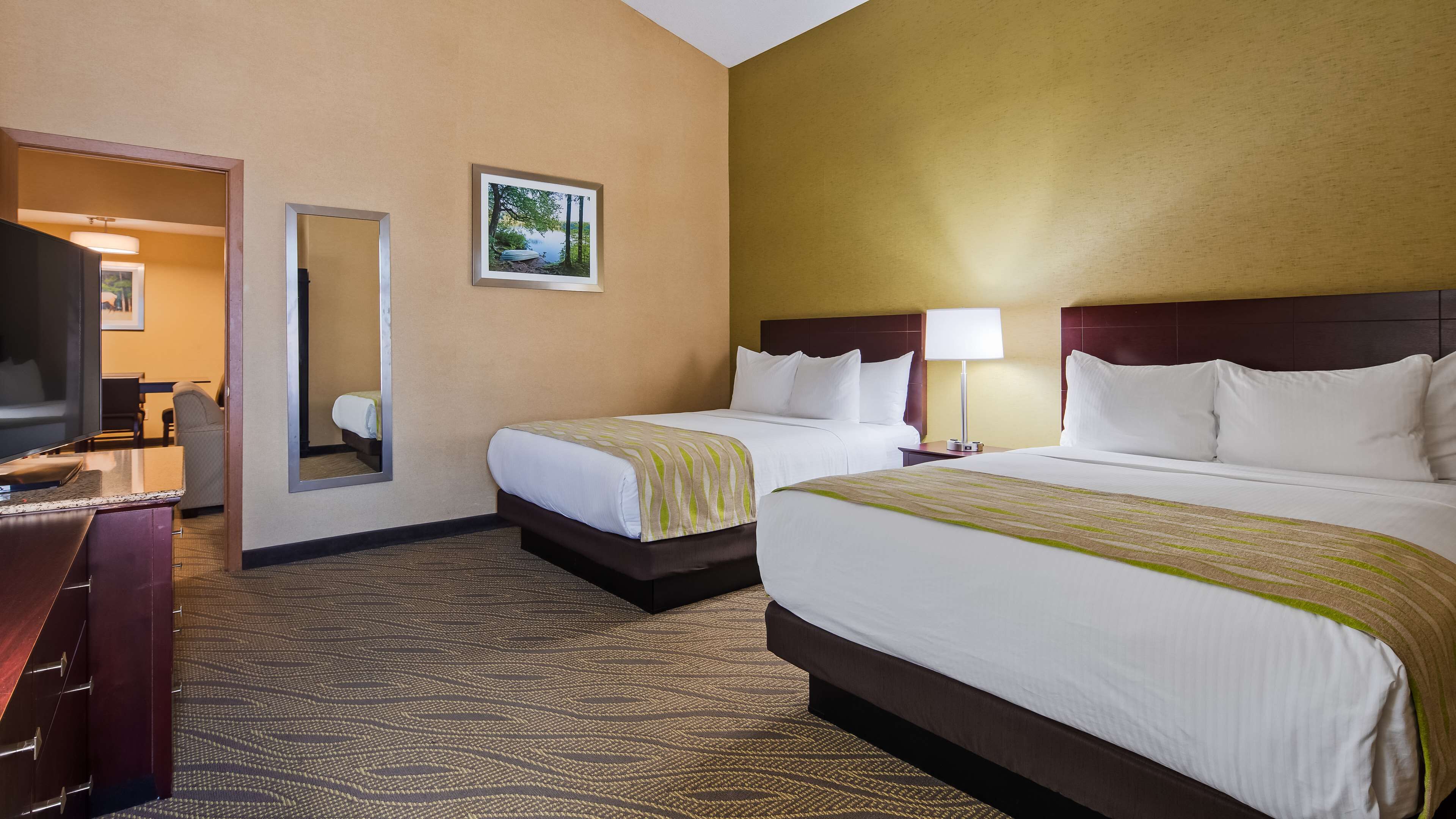 suite, multiple beds, non smoking, kitchen | hypo-allergenic bedding, in-room safe, desk, laptop workspace