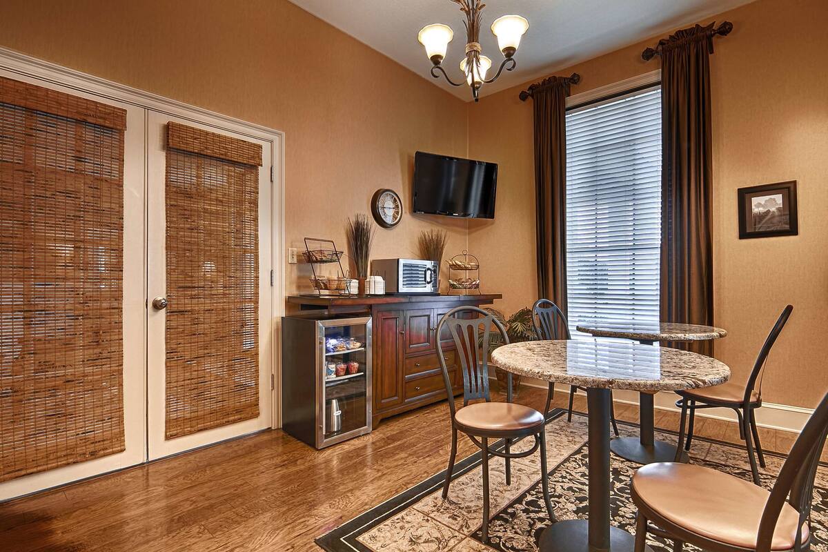 free daily continental breakfast