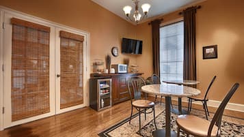 Free daily continental breakfast