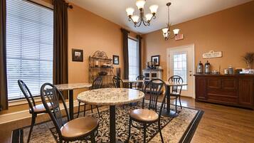 Free daily continental breakfast