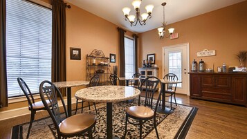 Free daily continental breakfast