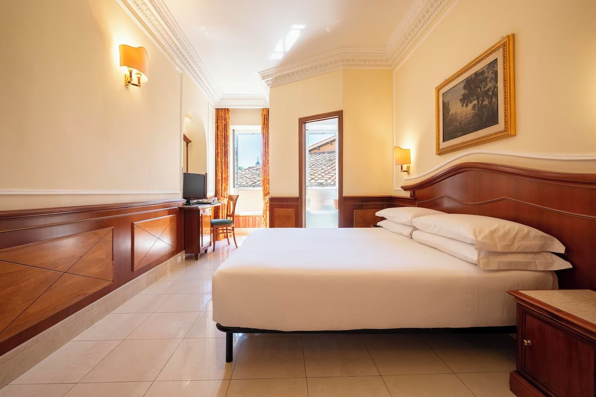 2 bedrooms, minibar, in-room safe, desk