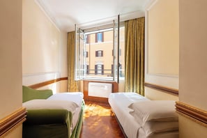 Suite | Minibar, in-room safe, desk, blackout drapes