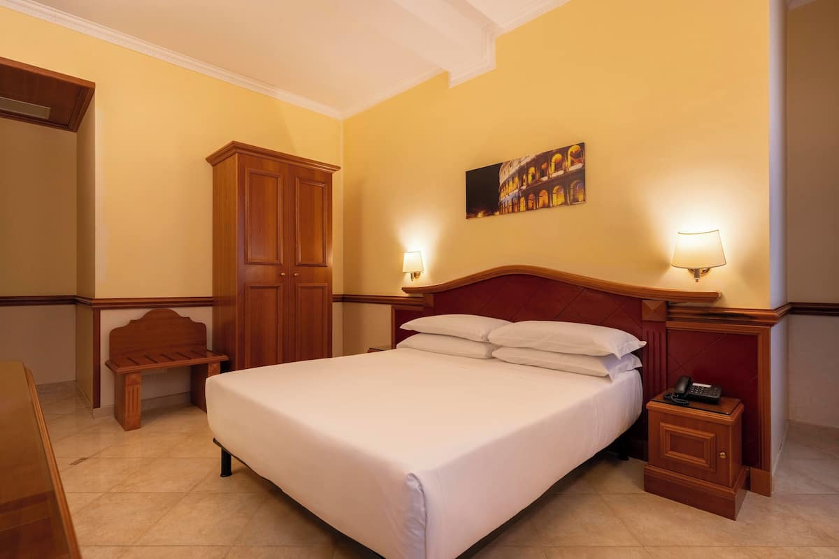 2 bedrooms, minibar, in-room safe, desk