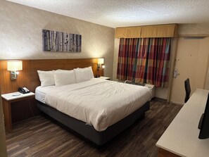 Standard Room, Poolside, 1 King Bed, Non-Smoking | Premium bedding, desk, blackout drapes, iron/ironing board