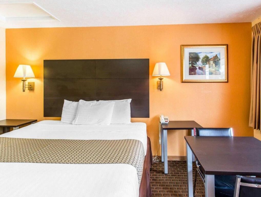 Cortinas blackout, tabla de planchar con plancha y wifi gratis 