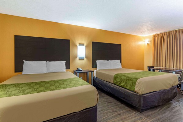 Cortinas blackout, tabla de planchar con plancha y wifi gratis 