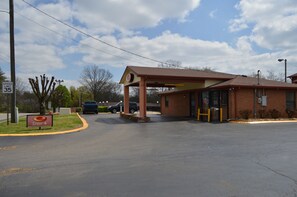 Exterior - Econo Lodge Nashville North (Nashville)