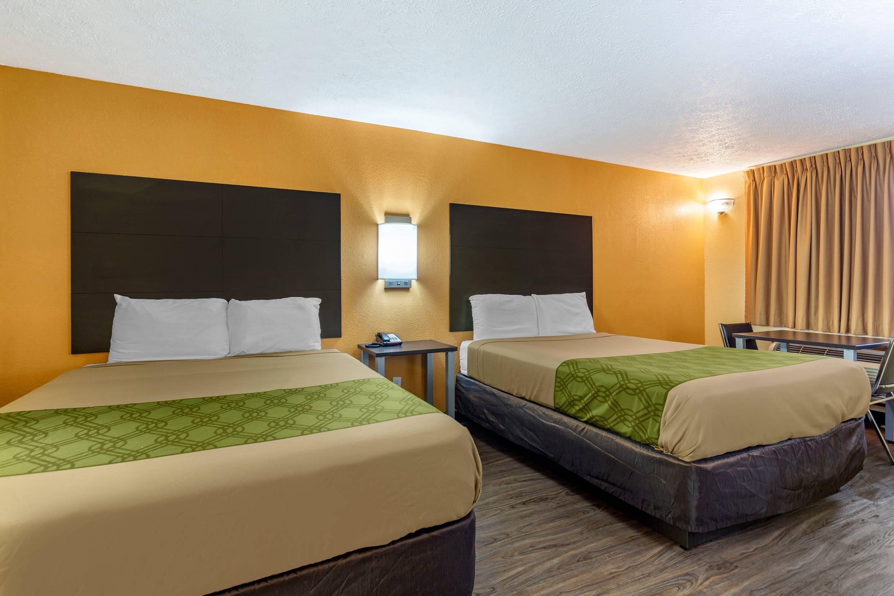 Standard Room, 2 Katil Ratu (Queen), Non Smoking | Langsir/tirai gelap terus, seterika/papan seterika, Wi-fi percuma 