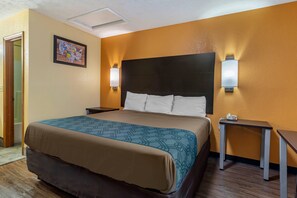 Standard Room, 1 King Bed, Non Smoking | Blackout curtains, iron/ironing board, free WiFi, bed sheets - Econo Lodge Nashville North (Nashville)