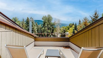 Phòng (Deluxe, Balcony) | Hiên