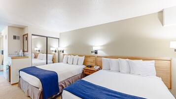 Habitación (Deluxe Queen) | 1 habitación y caja de seguridad en la habitación