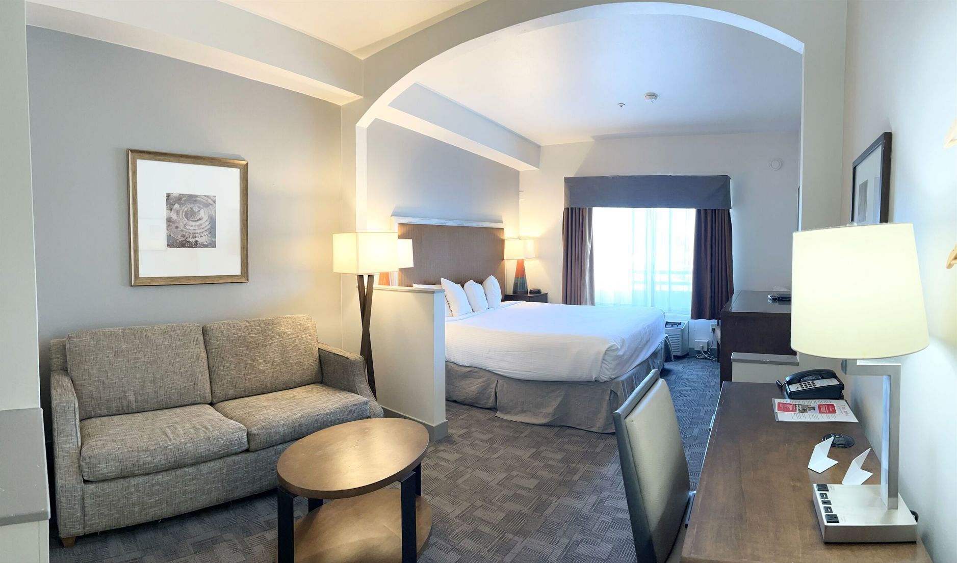 Caja fuerte, escritorio, espacio para trabajar con un portátil