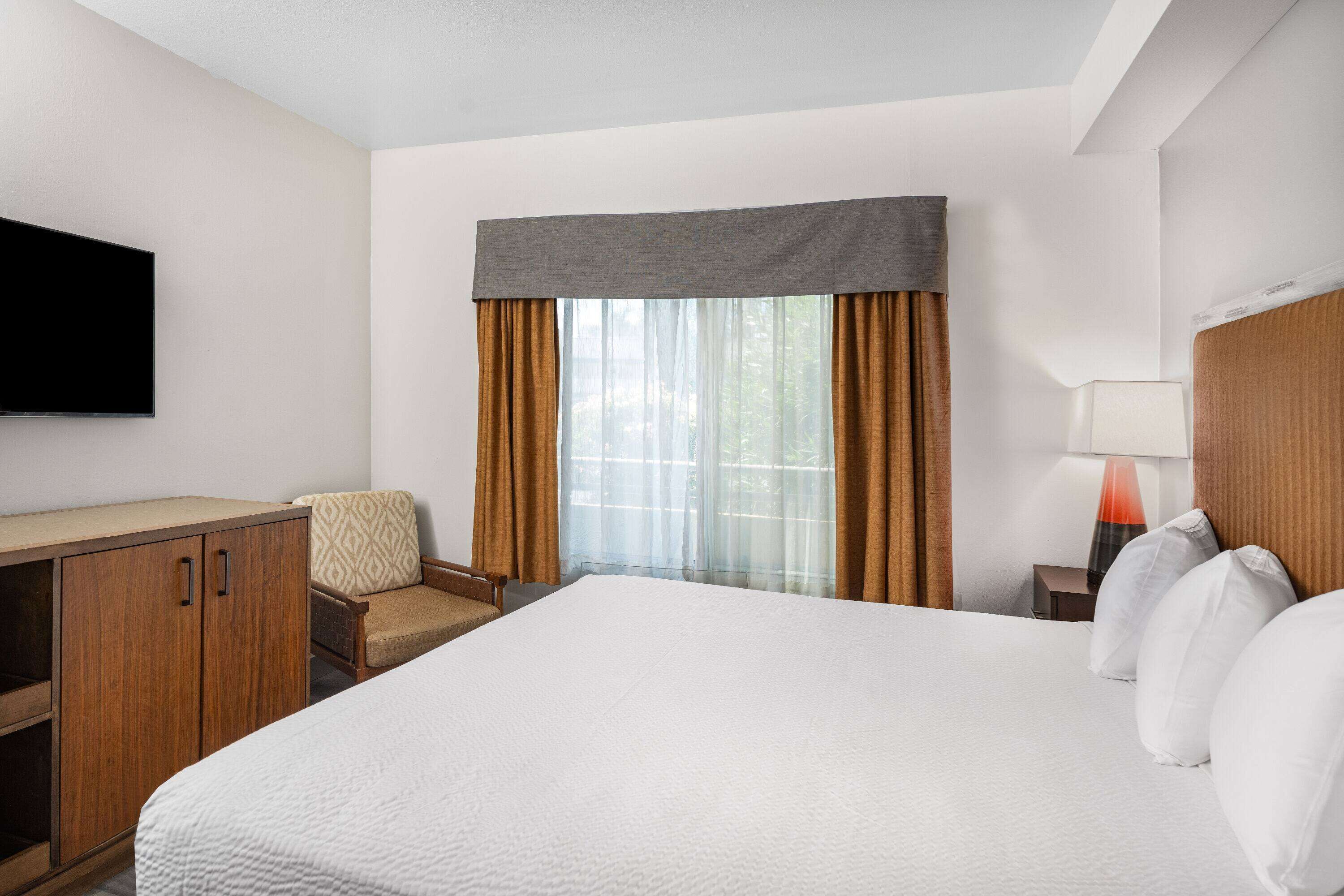 Photo - Ramada by Wyndham Bakersfield