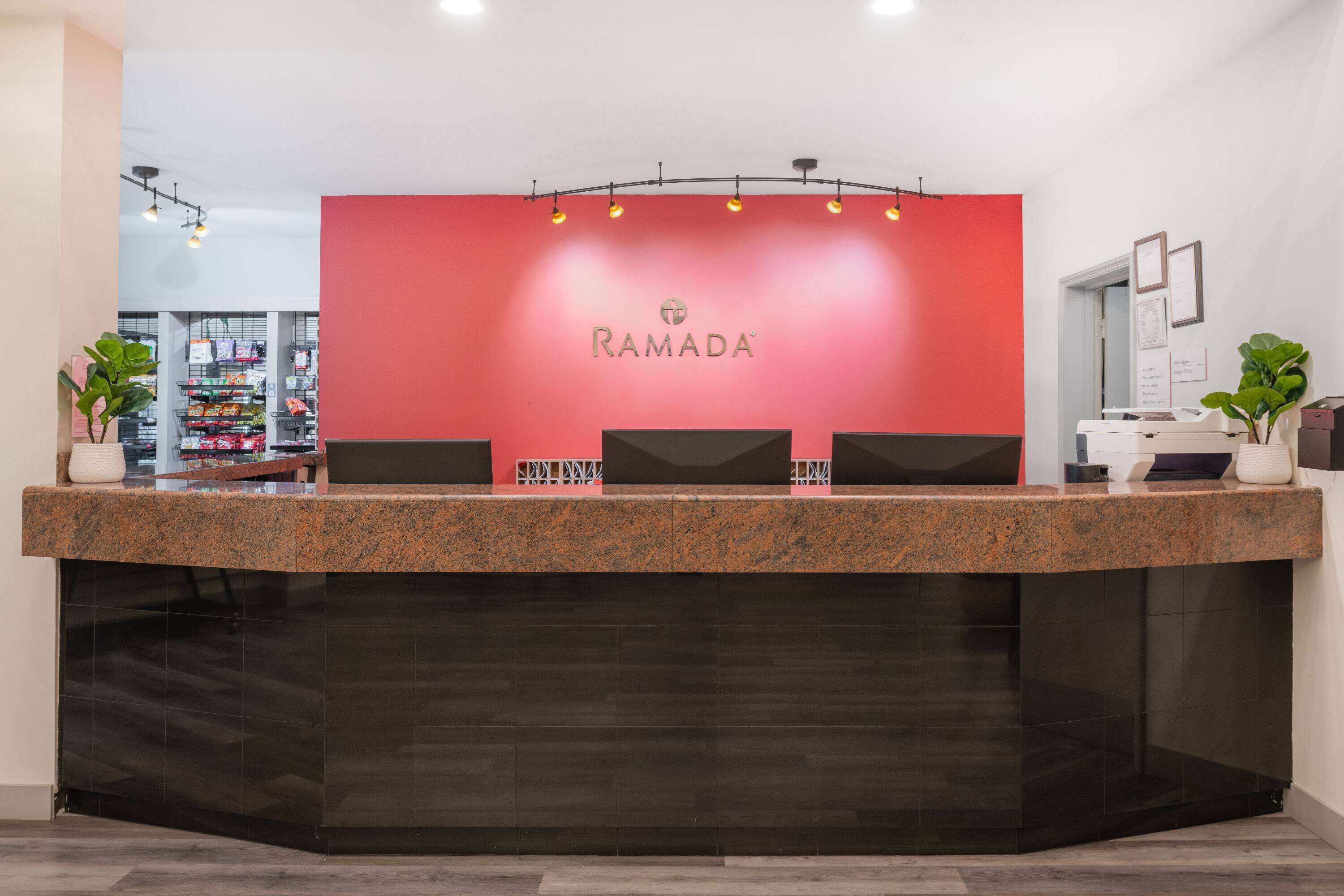 Photo - Ramada by Wyndham Bakersfield