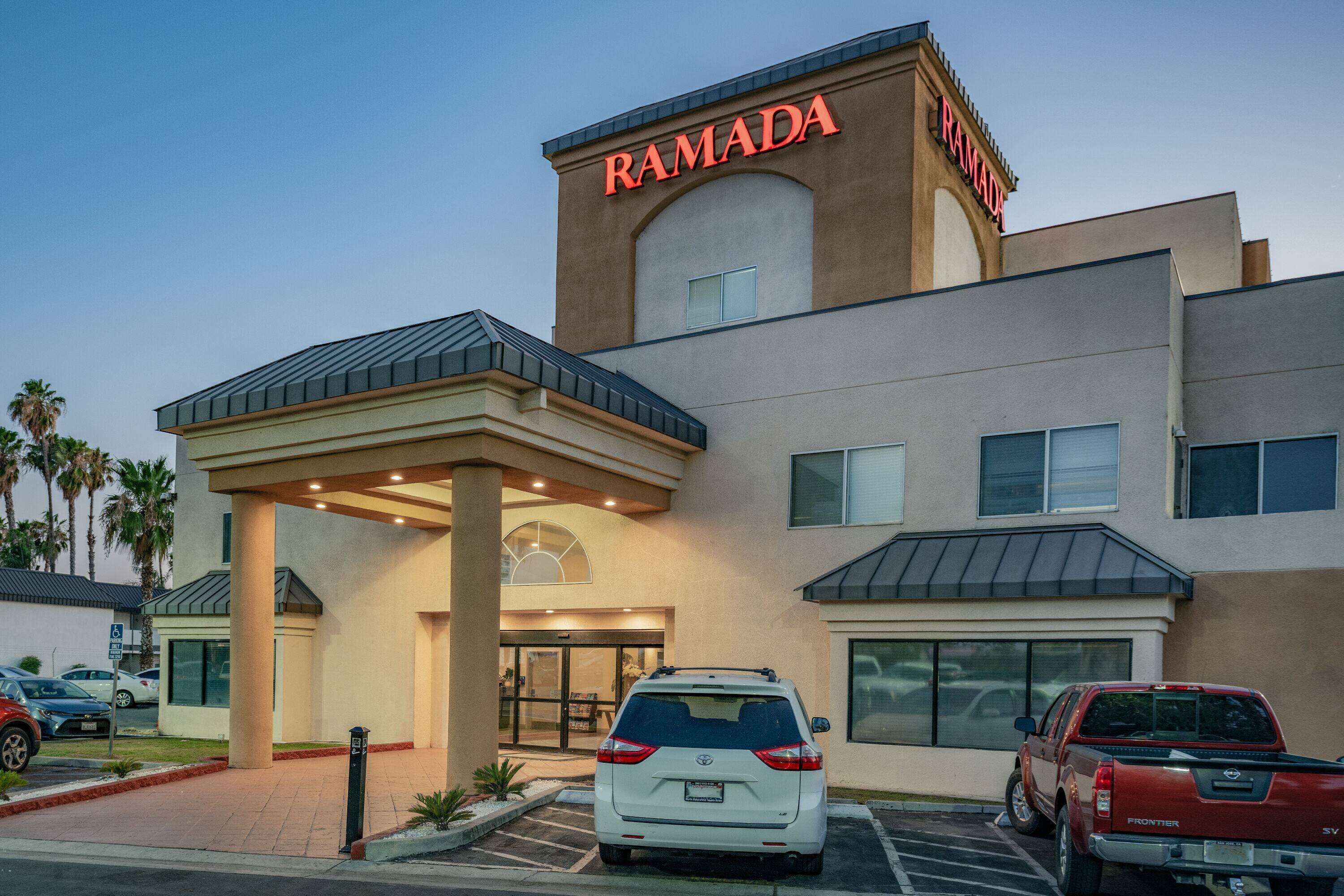 Photo - Ramada by Wyndham Bakersfield