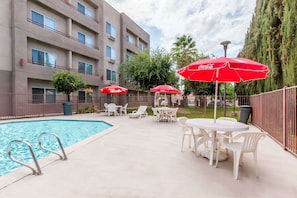 Outdoor pool, pool umbrellas, sun loungers